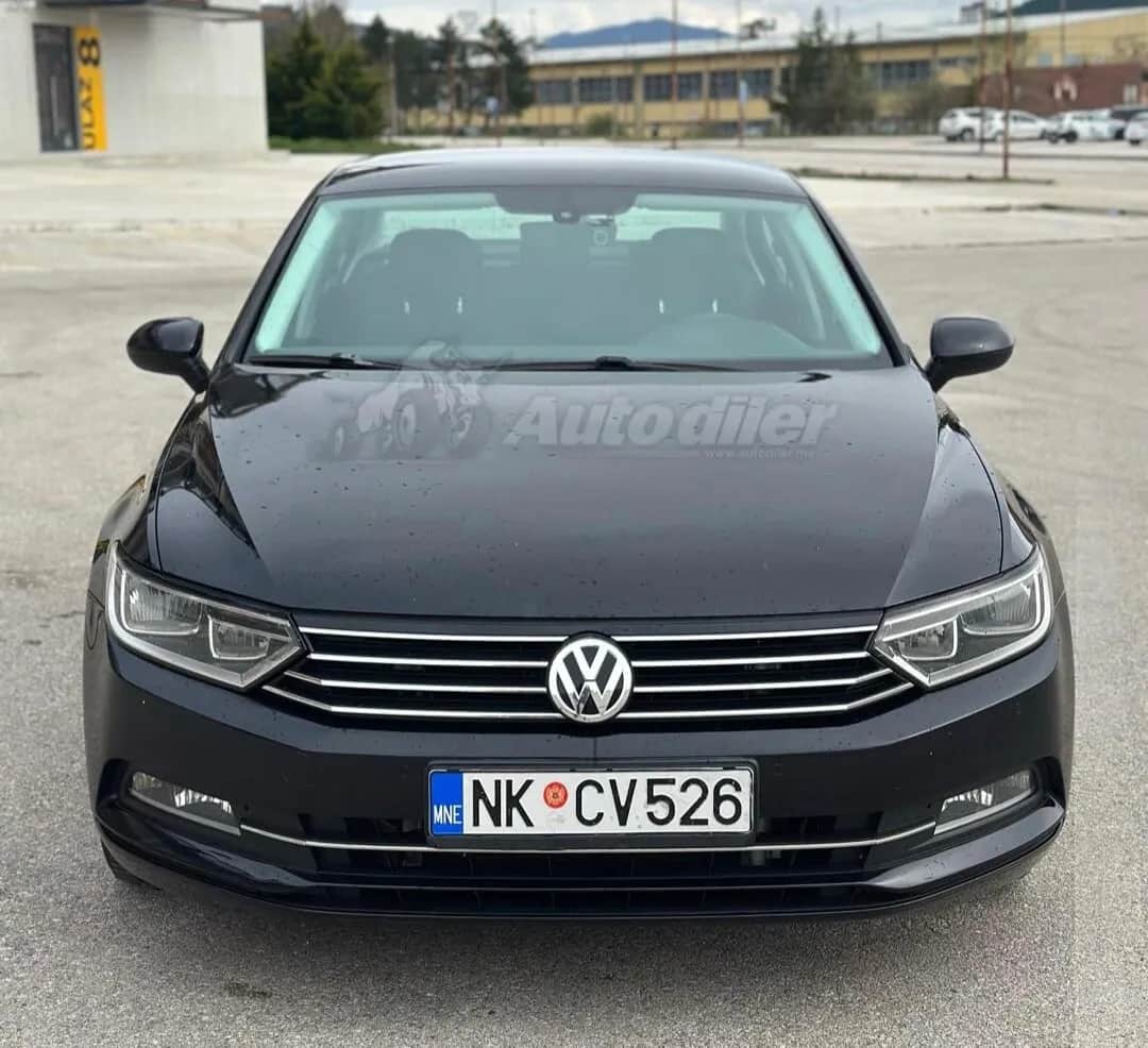 Volkswagen Passat Limuzina 1